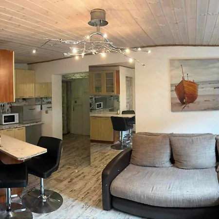 Vallikaeaeru Apartment *